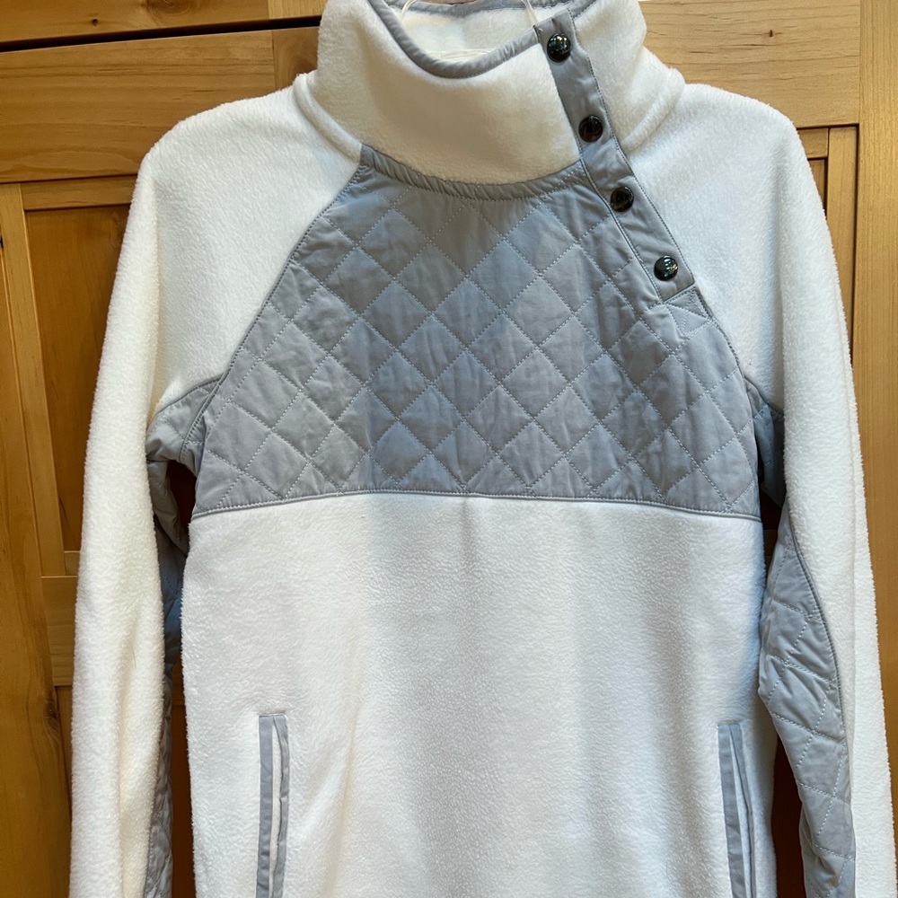 Abercrombie Womens 1/4 snap Fleece Small NWT - Picture 3 of 4